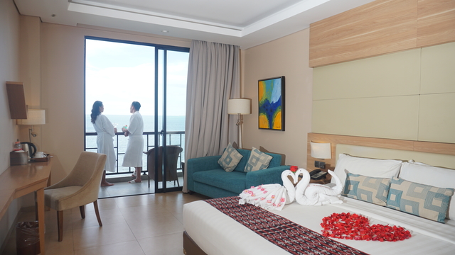 Premiere King Bedroom